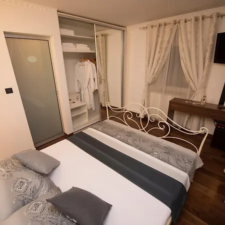 Gloria Luxury Apartment *